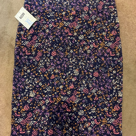 Lula Roe - Picture 4 of 8